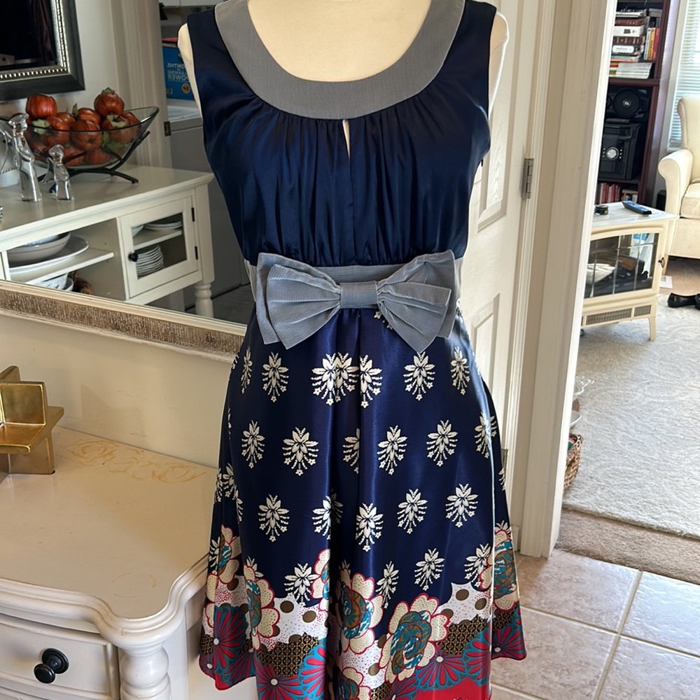 T. BLEU DRESS SZ MED. Absolutely gorgeous.